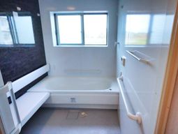 バリアフリー設計の浴室