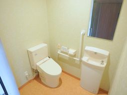 バリアフリー設計のトイレ