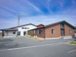 モダンな一階建施設