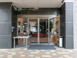 開放的なエントランス