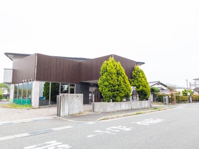 モダンなデザインの外観