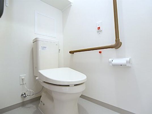 バリアフリーのトイレ空間