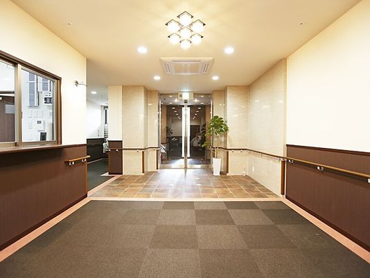 明るく清潔なエントランス