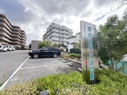 入り口前の看板