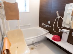 バリアフリーの浴室設備