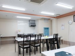 清潔な食堂スペース