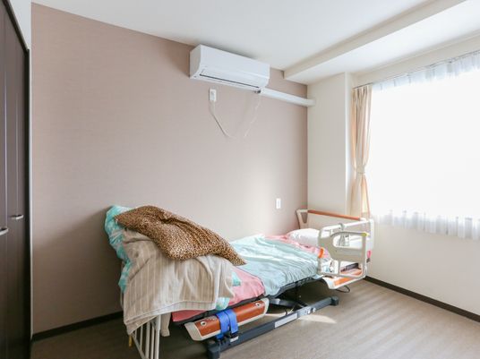 明るい居室の一角