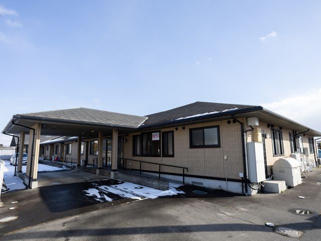 静かで広い建物外観