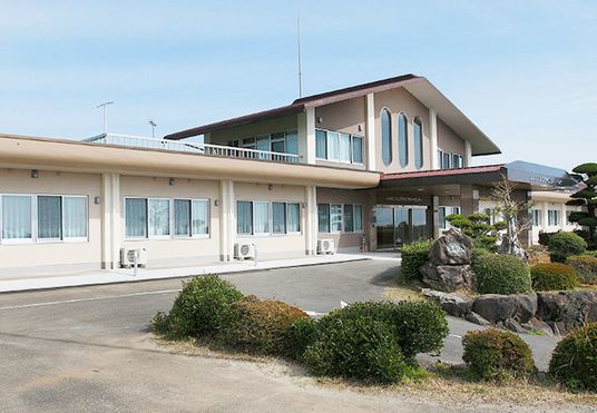 広々とした外観