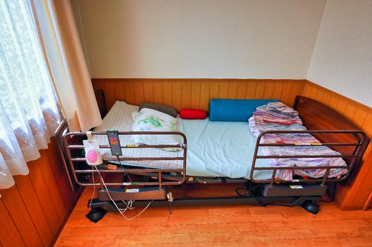 居室の介護用ベッド