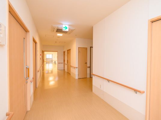 廊下の明るい空間