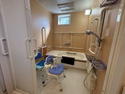 バリアフリー設備の浴室