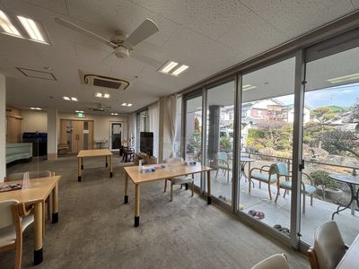 明るいラウンジ