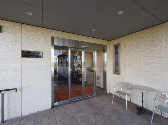 エントランスの自動ドア