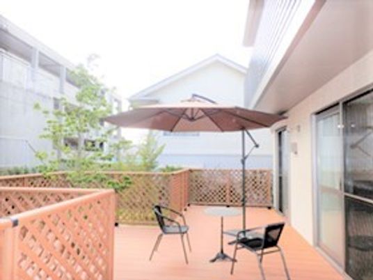 屋外休憩スペースの様子