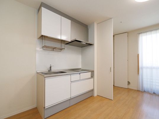 シンプルな洋室のキッチン