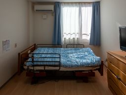 落ち着いた居室の一角