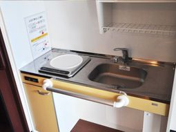 キッチンのシンクとコンロ