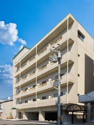 明るい外観の建物