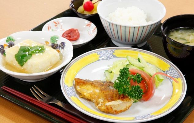 美味しそうな食事
