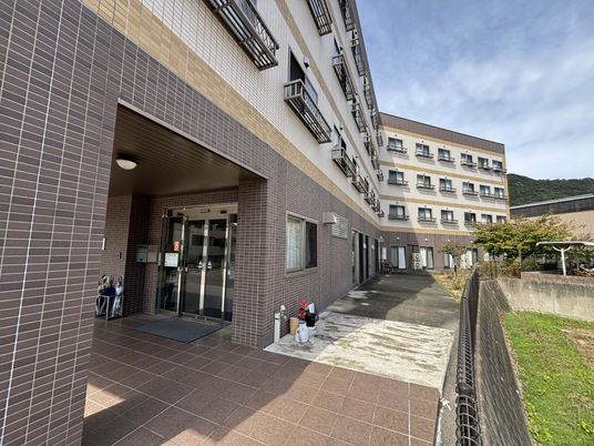 広々とした施設入り口