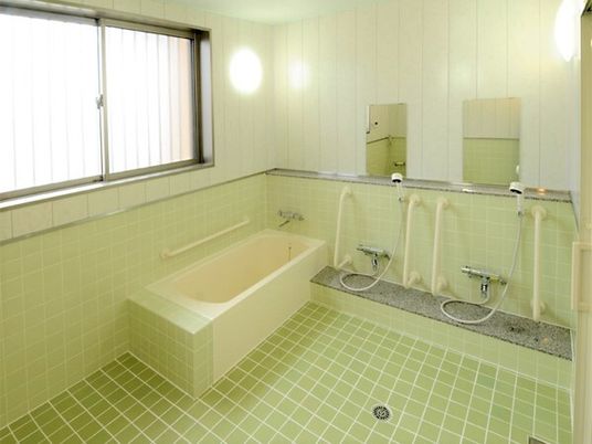 清潔感あるゆったり浴室