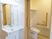 清潔なトイレと洗面台