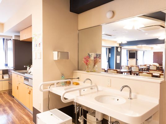共有キッチンとダイニング