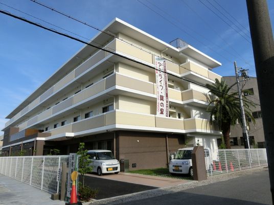 清潔感ある施設の外観