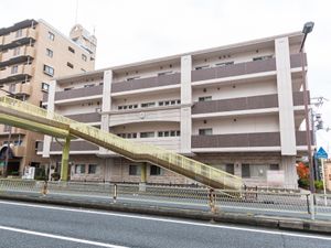 多階層の施設外観