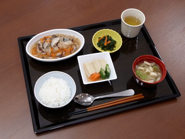 和風の健康的な食事 食事 栄養バランスを考えた和食を提供しており、健康的な毎日をサポートいたします。
