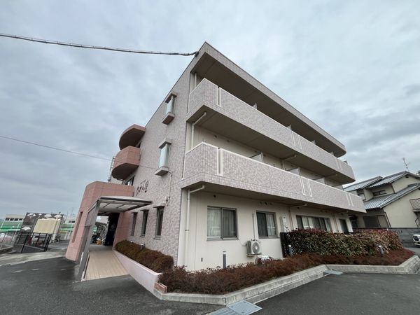 3階建ての外観