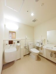 バリアフリーのトイレ空間