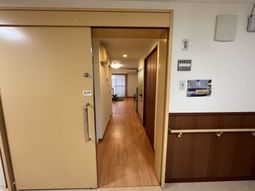 広い通路の廊下