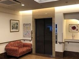 エレベーター前の休憩スペース