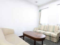 明るい居室の一角