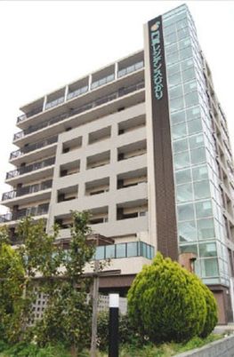 大きな建物の外観