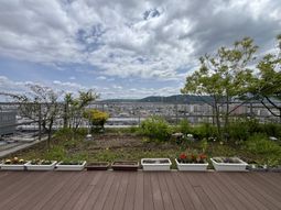 市街地が望めるテラス