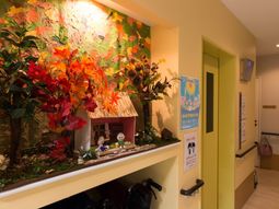 装飾付きのエントランス