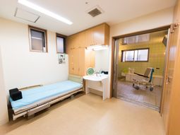 居室と連なる浴室の様子