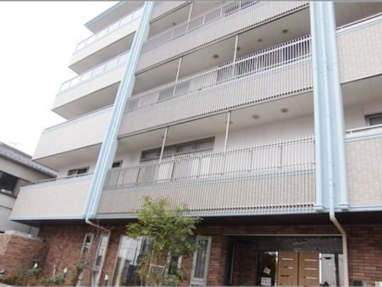 多階層のモダンな外観