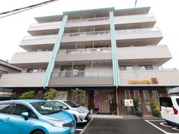 多階層建築のエントランス