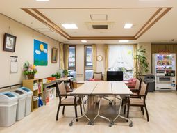 多機能空間の明るい部屋