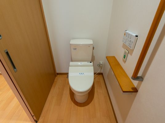 手すり付きトイレ空間