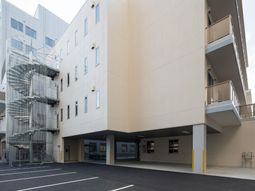 多階建て建物外観
