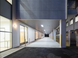 明るく広い通路