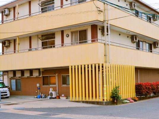 落ち着いた施設外観