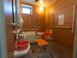 手すりが多い浴室  