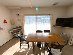 光が差し込むリビング