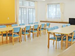 明るいダイニングスペース